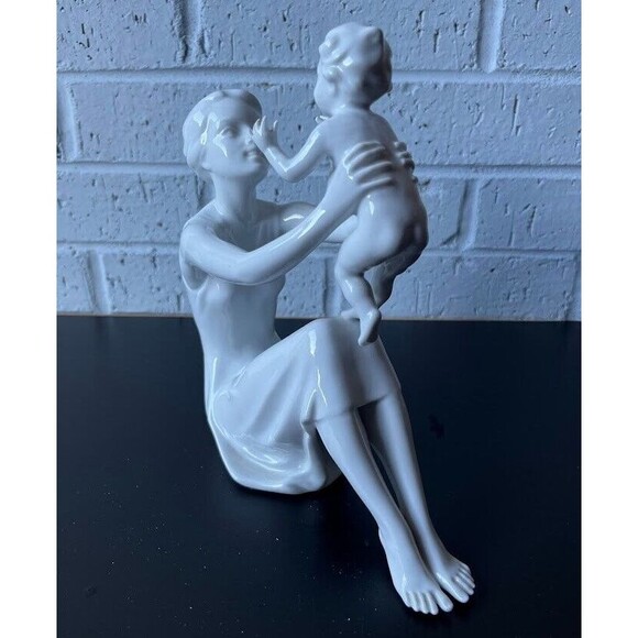 Kaiser West Germany Bisque Porcelain Mother Holding Child Figurine Signed & 398 - Picture 1 of 15